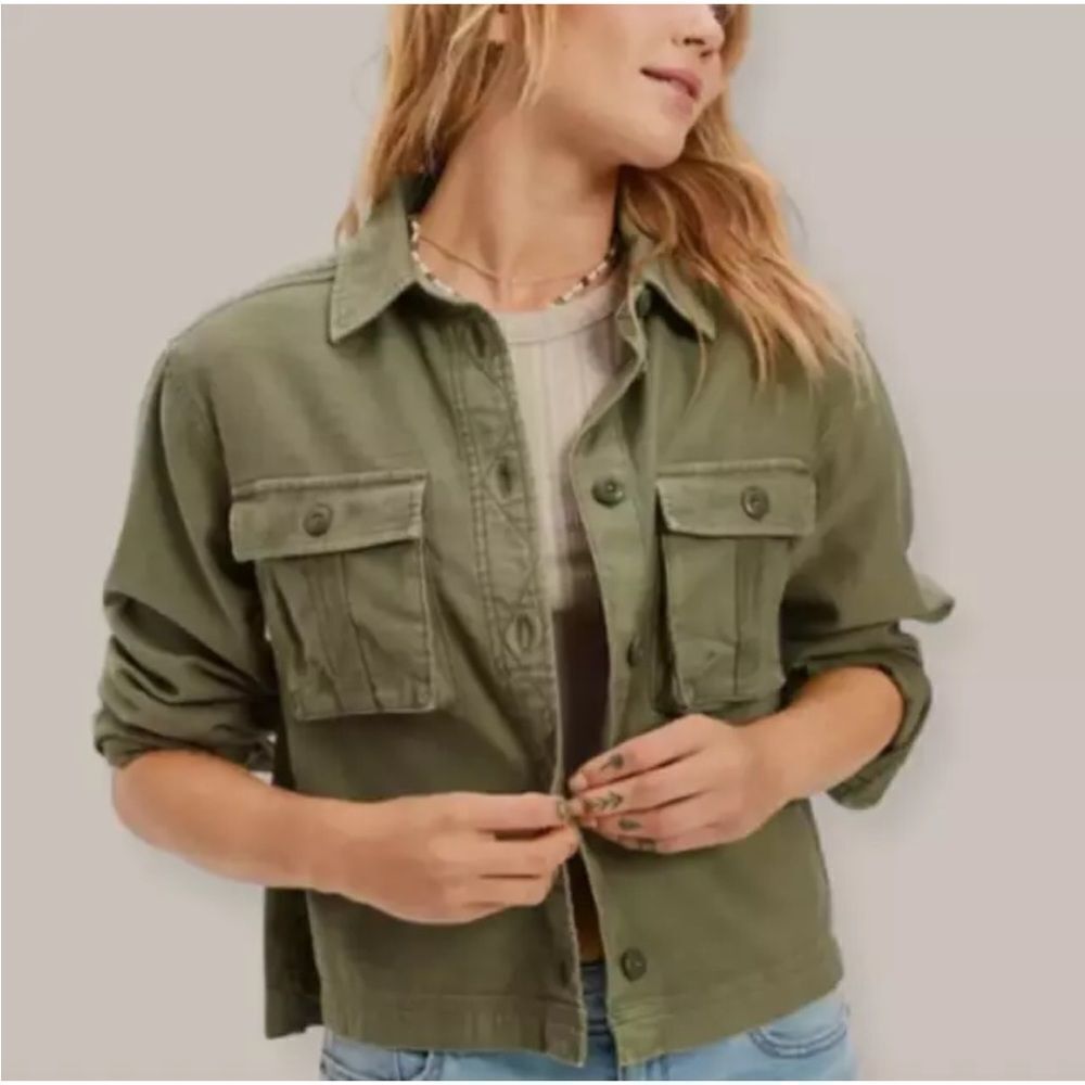 American Eagle Cropped Military/ Army Jacket with chest pockets size Large- NWOT